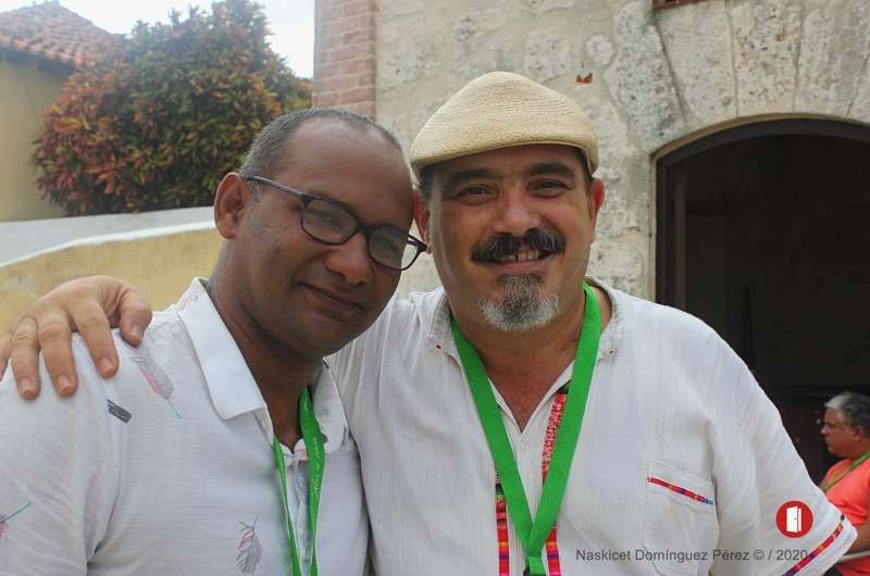 Con José Antonio Baujín, Doctor en Ciencias Filológicas y estudioso de la obra de Alejo Carpentier. Feria Internacional del Libro, La Habana 2018. Foto: archivo de CPL.
