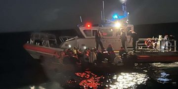 Balseros cubanos interceptados en el mar por la Guardia Costera de Estados Unidos. Foto: USCGSoutheast / Twitter.