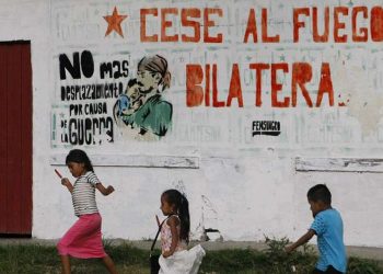 Dentro de su petición, el Alto Comisionado solicita a las familias “seguir resistiendo a los embates de la guerra e insistiendo en la necesidad de una paz integral en el territorio”. Foto: Christian Escobar Mora/El País.