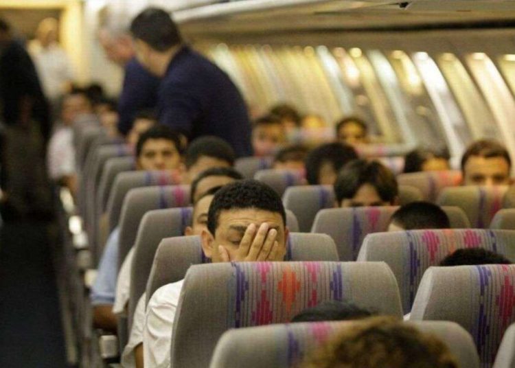 cubanos deportados a Cuba en avion 2021