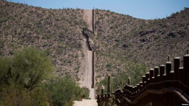 Frontera de Estados Unidos y México, cerca de Lukeville, condado de Pima, Arizona. Foto: VOA.