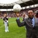 Pelé antes de un partido entre Servette FC y BSC Young Boys, en el estadio de Ginebra, en 2004. Foto: LAURENT GILLIERON/EFE/EPA.