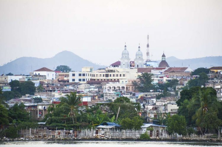 Una vista de la ciudad de Santiago de Cuba. Foto: Kaloian/Archivo.