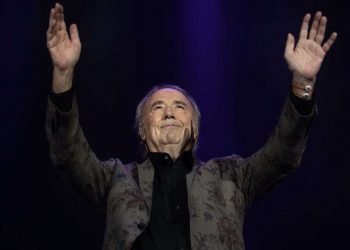 Ultimo concierto del cantautor Joan Manuel Serrat en el Palau Sant Jordi de Barcelona. Foto: Albert García/El País