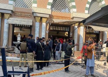 Exterior de la mezquita siniestrada en Peshawar, Pakistán. Foto: TRVE.es