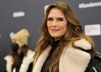 La actriz Brooke Shields, conocida por sus papeles en cintas como “El lago azul” y “Endless love”, reveló este viernes que fue violada cuando comenzaba en Hollywood. Foto: Tomada de The New York Post.