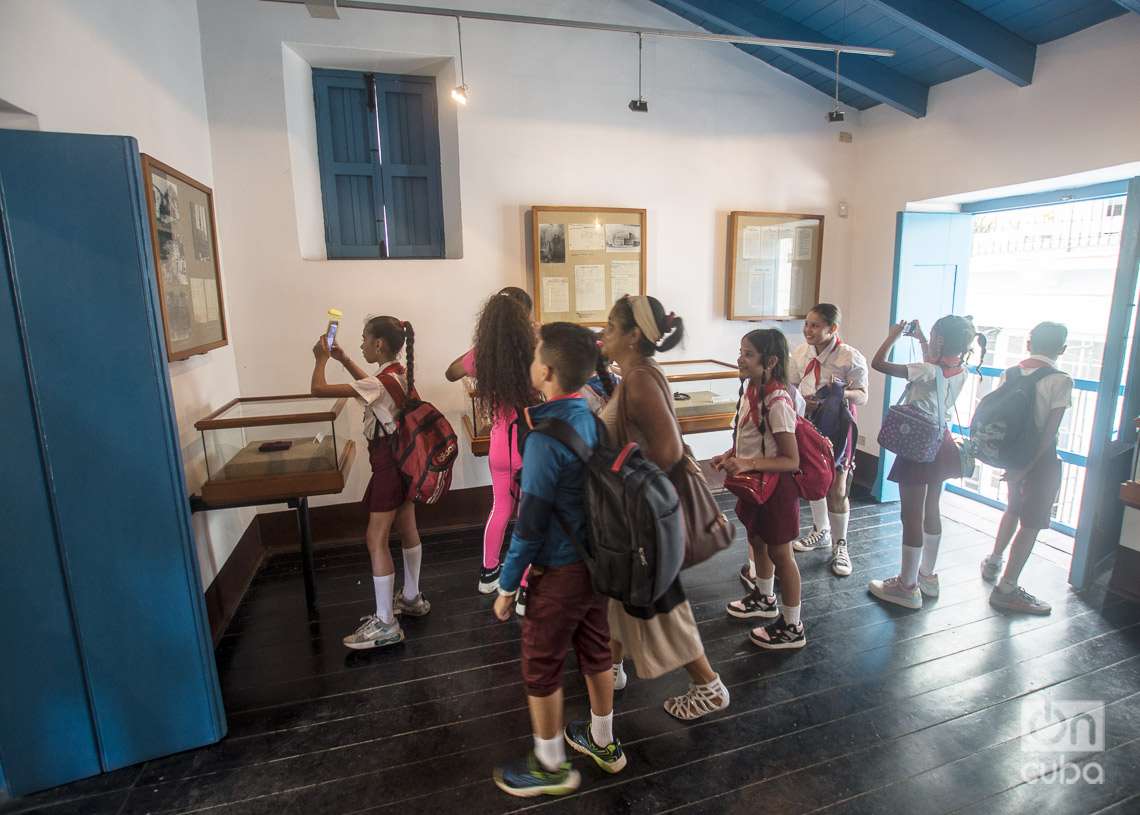 Niños de la enseñanza primaria visitan el Museo Casa Natal de José Martí. Foto: Otmaro Rodríguez.
