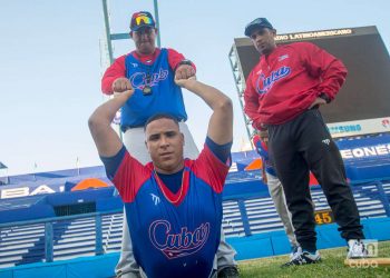 Preparación de la preselección de Cuba al Clásico Mundial de Béisbol, en el estadio Latinoamericano, en La Habana. Foto: Otmaro Rodríguez.