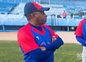 El estelar ex campo corto Germán Mesa, miembro del cuerpo de dirección del equipo Cuba al V Clásico Mundial de Béisbol, y jefe técnico de la preparación del conjunto de peloteros convocados. Foto: Otmaro Rodríguez.