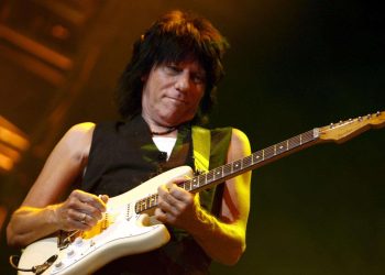 Quien recibió varios Grammy y fue miembro del Salón de la Fama del Rock por su carrera en solitario (2009) y como miembro de Yardbirds (1992), llegó a formar la banda Jeff Beck Group con Rod Stewart como cantante. Foto: LAURENT GILLIERON/EFE/EPA.