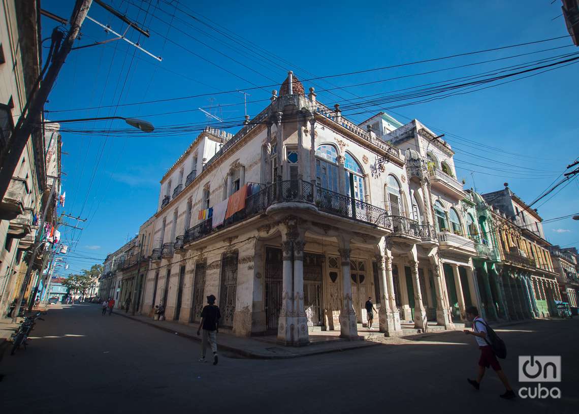 Casa Art Nouveau en calle Cárdenas, barrio de Jesús María. Foto: Otmaro Rodríguez.