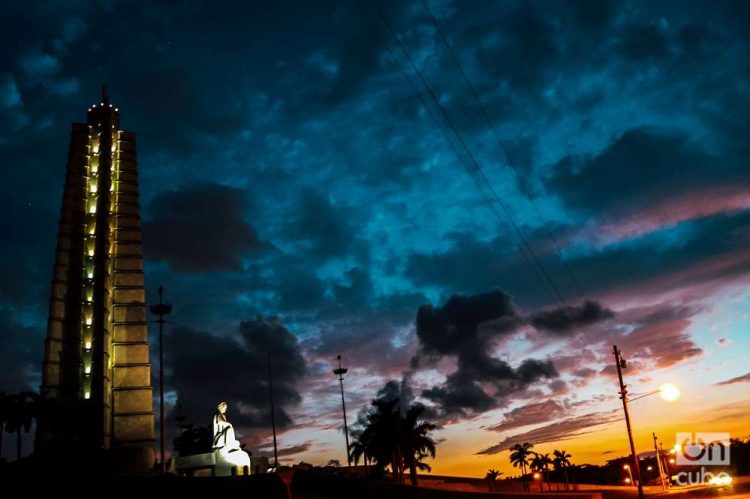 Mausoleo de José Martí en la plaza de la Revolución en La Habana. Foto: Kaloian.