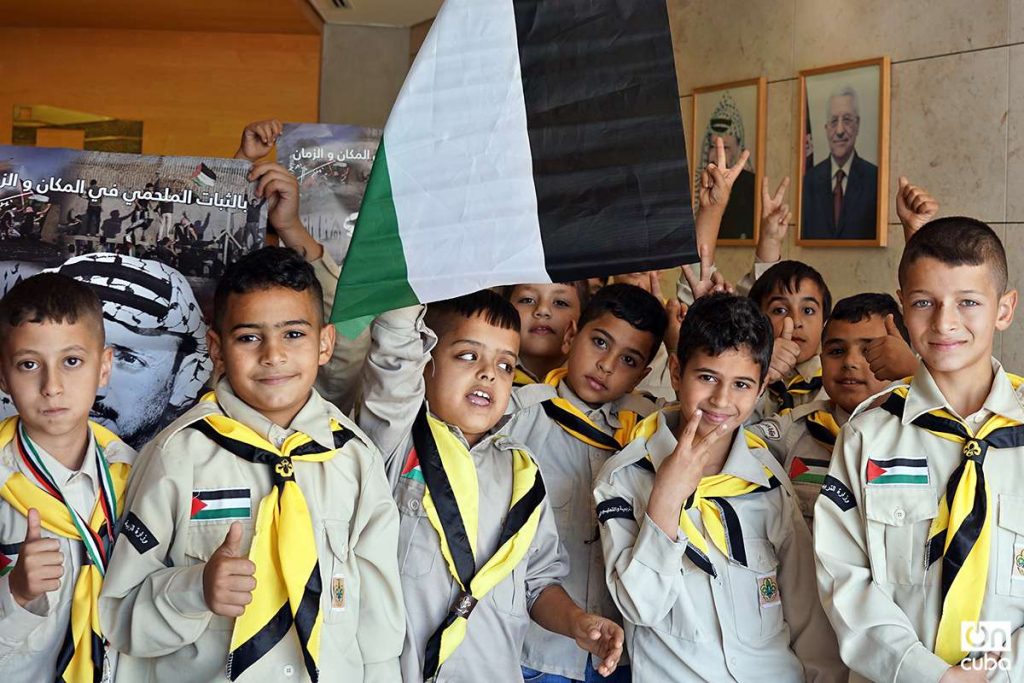 Niños palestinos asisten al museo. Foto: Alejandro Ernesto.