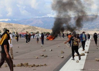 Siguen los disturbios en las calles peruanas. Foto: EFE.