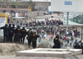 Renuncian  ministros peruanos en medio de  protestas populares. Foto: EFE.