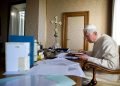 Benedicto XVI en Castel Gandolfo, cerca de Roma, el 23 de julio de 2010. Foto: EFE/EPA/L'Osservatore Romano.