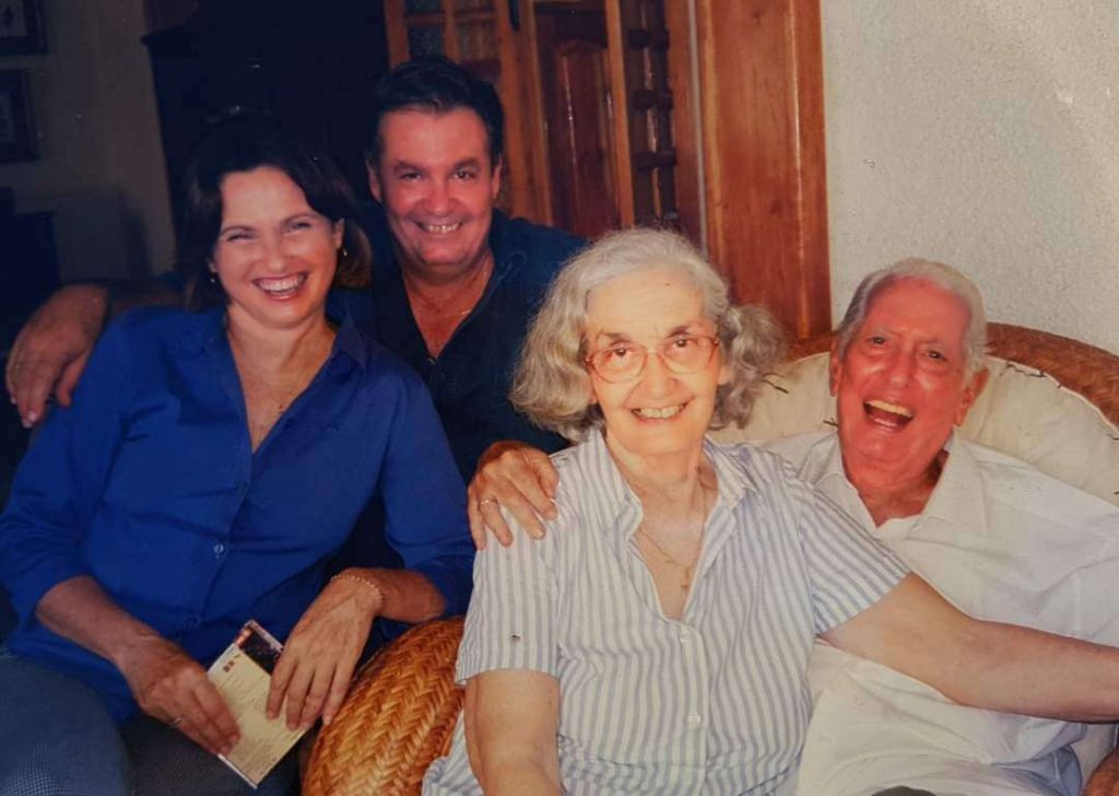 De izquierda a derecha, Silvia, José María, Fina García-Marrúz y Cintio Vitier. Finca La Silvia, Bauta, La Habana, 2003. Foto: archivo de la familia.
