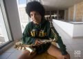 La joven estudiante de saxofón Nancy Estrada, participante en el proyecto "Jazz x Art", que lidera el músico estadounidense Ted Nash, en el Museo Nacional de Bellas Artes, en La Habana. Foto: Otmaro Rodríguez.