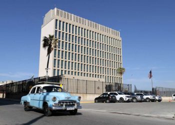 Vista de la embajada de EEUU en La Habana. Foto: Ernesto Mastrascusa/Efe.