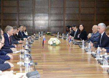 La delegación está encabezada por el presidente del Consejo de Negocios Cuba-Rusia, Boris Titov, según informa la página de la Presidencia. Foto: Tomada de la cuenta de Miguel Díaz-Canel en Twitter.