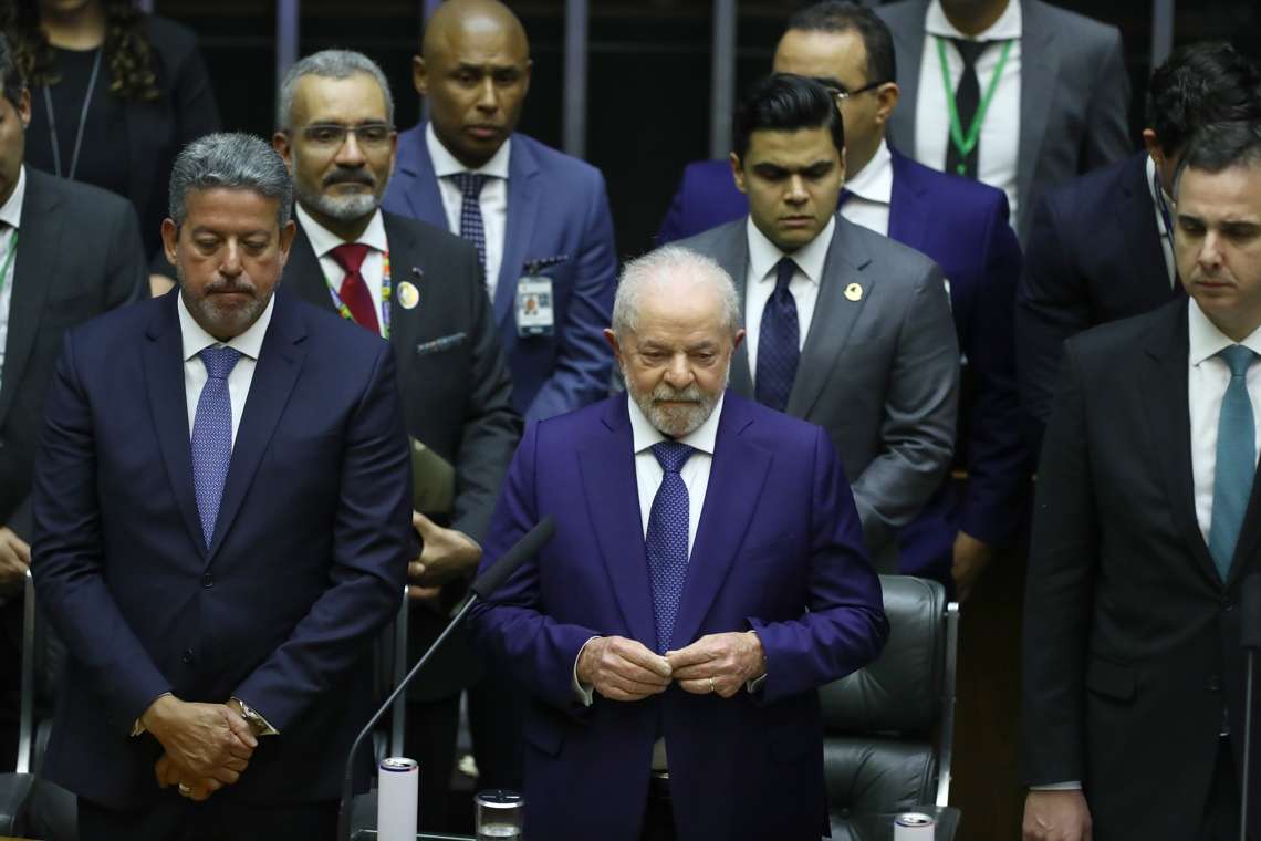 El nuevo presidente de Brasil, Luiz Inácio Lula da Silva, habla durante su ceremonia de investidura en el Parlamento, en Brasília. Foto: Jarbas Oliveira / EFE.