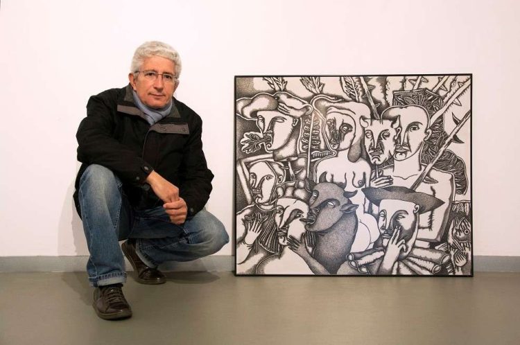 En la galería del CICUS, Universidad de Sevilla, durante el montaje de su exposición personal con poemas, dibujos y pinturas "El rostro y la máscara", 2015. (Cortesía de JPO)