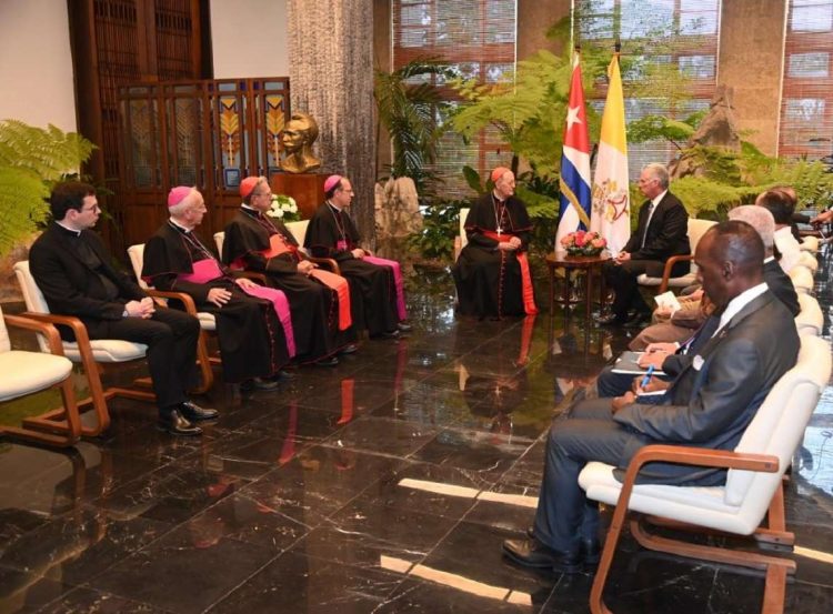 Encuentro entre el presidente cubano, Miguel Díaz-Canel, y el enviado del papa Francisco, el cardenal Beniamino Stella, en el Palacio de la Revolución, en La Habana, el 8 de febrero de 2023. Foto: Perfil de Miguel Díaz-Canel en Twitter.