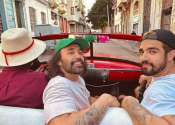 El actor Caio Castro (derecha) en La Habana. Foto: Caio Castro/Instagram.