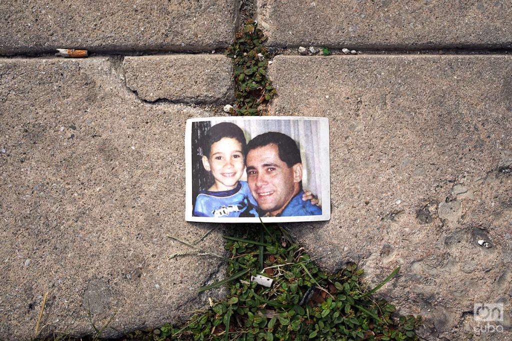 Fotografía de Elián González y Juan Miguel González en La Habana. Foto: Alejandro Ernesto.