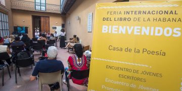 Encuentro de Jóvenes Escritores en la Casa de la Poesía, de durante la Feria Internacional del libro de La Habana 2023. Foto: Otmaro Rodríguez / Archivo.