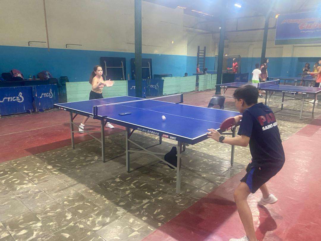 Andy Maqueira (derecha) y Emily Domínguez en los entrenamientos en Bejucal. Foto: Cortesía del entrevistado.