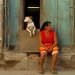 Mujer con perro, 2011. Fotografía digital, La Habana.