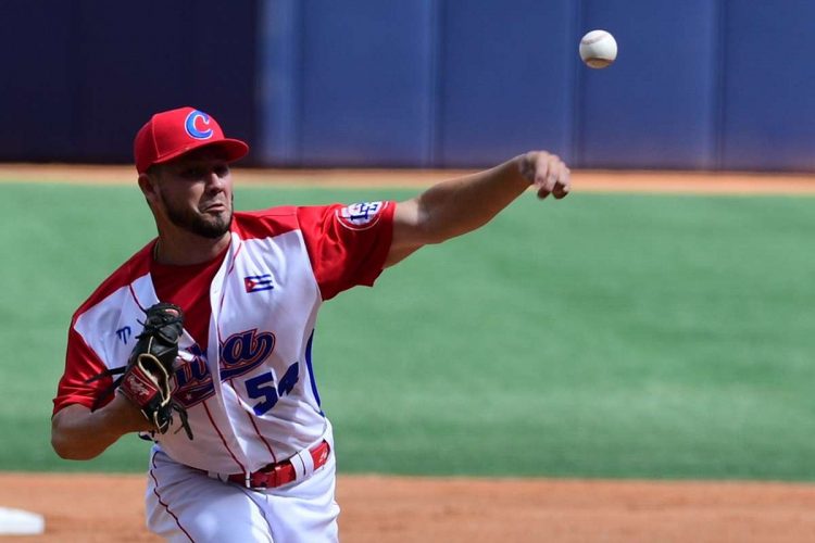 Ángel Sánchez fue el único lanzador cubano que pudo dominar frente a Panamá. Foto: CBPC.