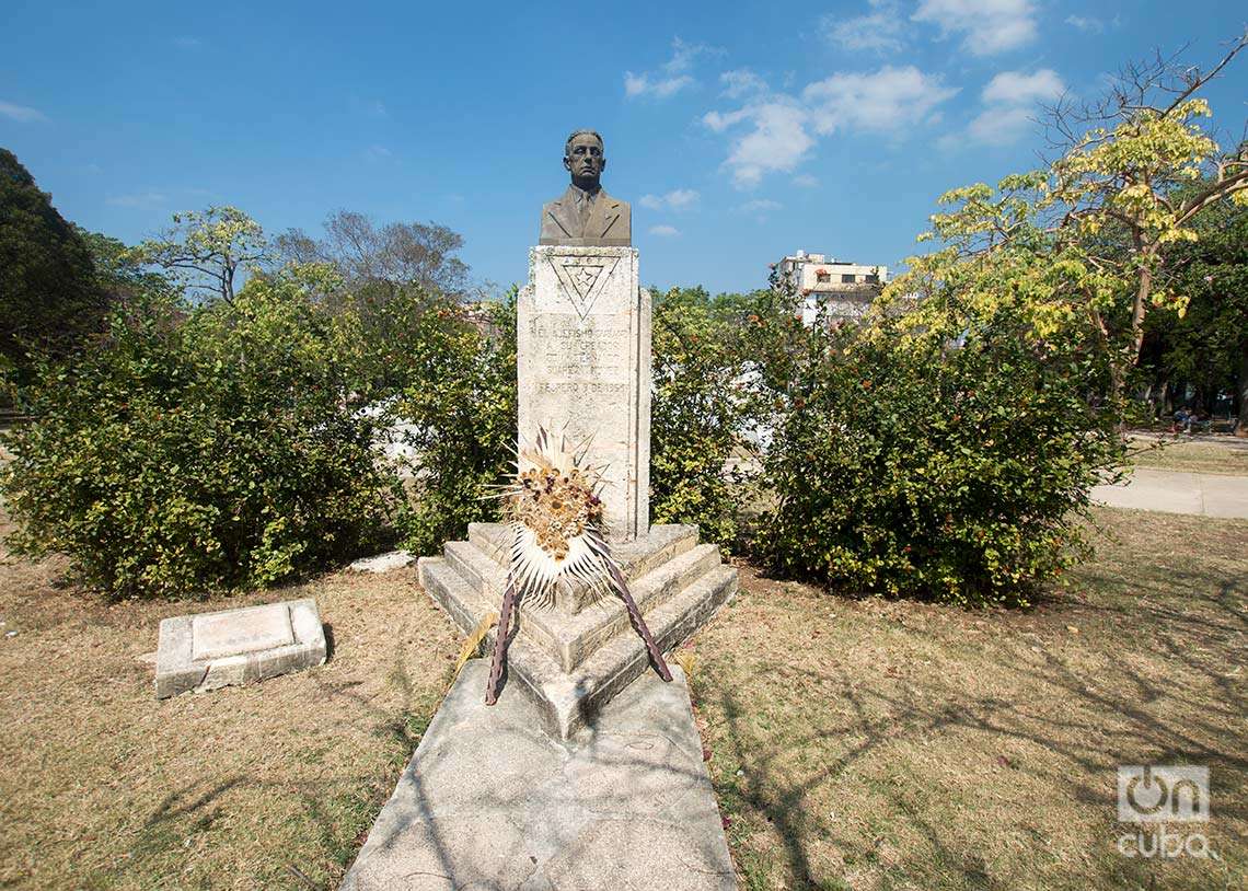 Busto del Maestro Masón Don Fernando Suárez Núñez, en el parque John Lennon. Foto: Otmaro Rodríguez.