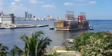 Llegada a La Habana de una nueva central flotante para la generación de energía eléctrica, el 1 de febrero de 2023. Foto: Maikel José Rodríguez Calviño.