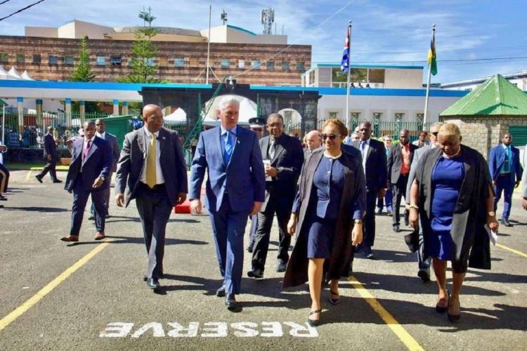 En diciembre pasado, Díaz-Canel protagonizó la primera visita de un presidente cubano a San Vicente y las Granadinas, país que al igual que Belice es miembro de la Comunidad del Caribe (Caricom). Foto: Presidencia de Cuba/Facebook.