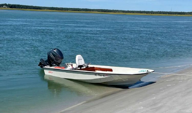 Imagen de archivo de lancha rápida con motor Yamaha fuera de borda. Foto: boats.com / Archivo.