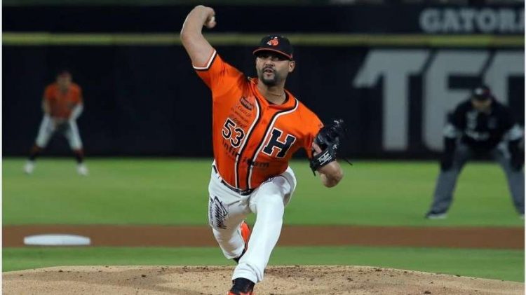 El lanzador cubano Elián Leiva, con el uniforme de los Naranjeros de Hermosillo, de la liga mexicana. Foto: elimparcial.com / Archivo.