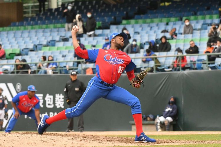 El pitcheo cubano volvió a mostrar su fortaleza, pero hasta el momento ha tenido poco apoyo ofensivo. Foto: Yuhki Oboshi.