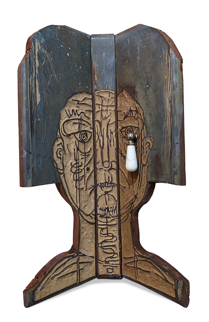 Ángel Ramírez. “Los hijos de la bestia 1”, 2018. Madera, 51 x 29 x 10 cm.
