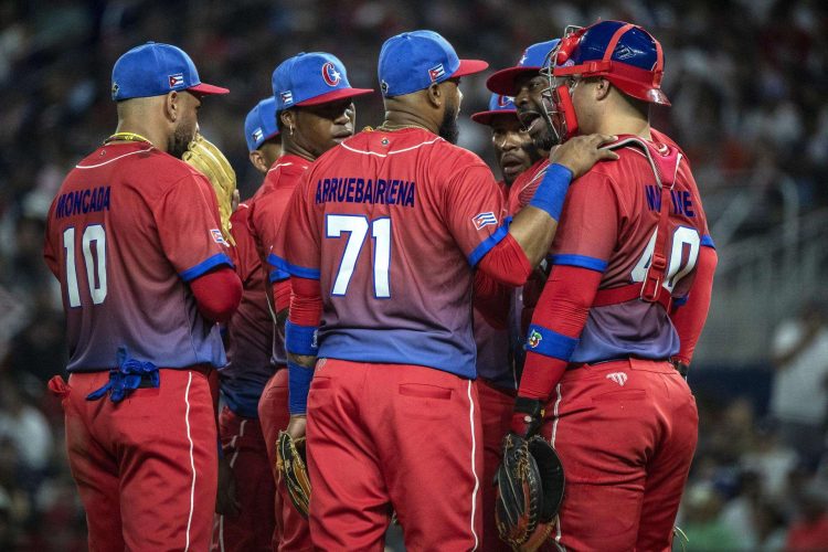 Cuba agrupó en su nómina a jugadores profesionales de Grandes Ligas por primera vez en la historia y la fórmula funcionó. Foto: EFE/EPA/Cristobal Herrera-Ulashkevich.