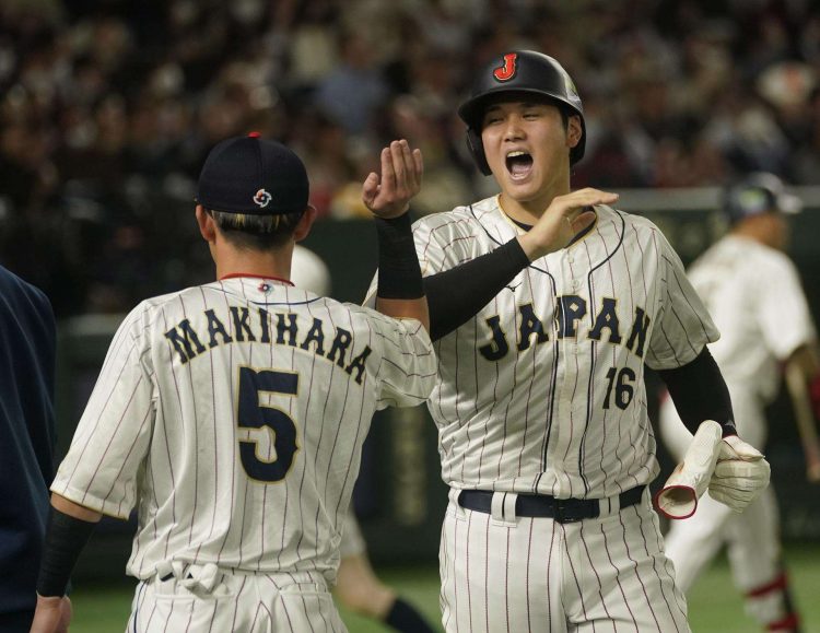 Japón derrotó a Italia y aseguró su puesto esntre los cuatro grandes del Clásico por quinta ocasión consecutiva. Foto: EFE/EPA/Kimimasa Mayama.