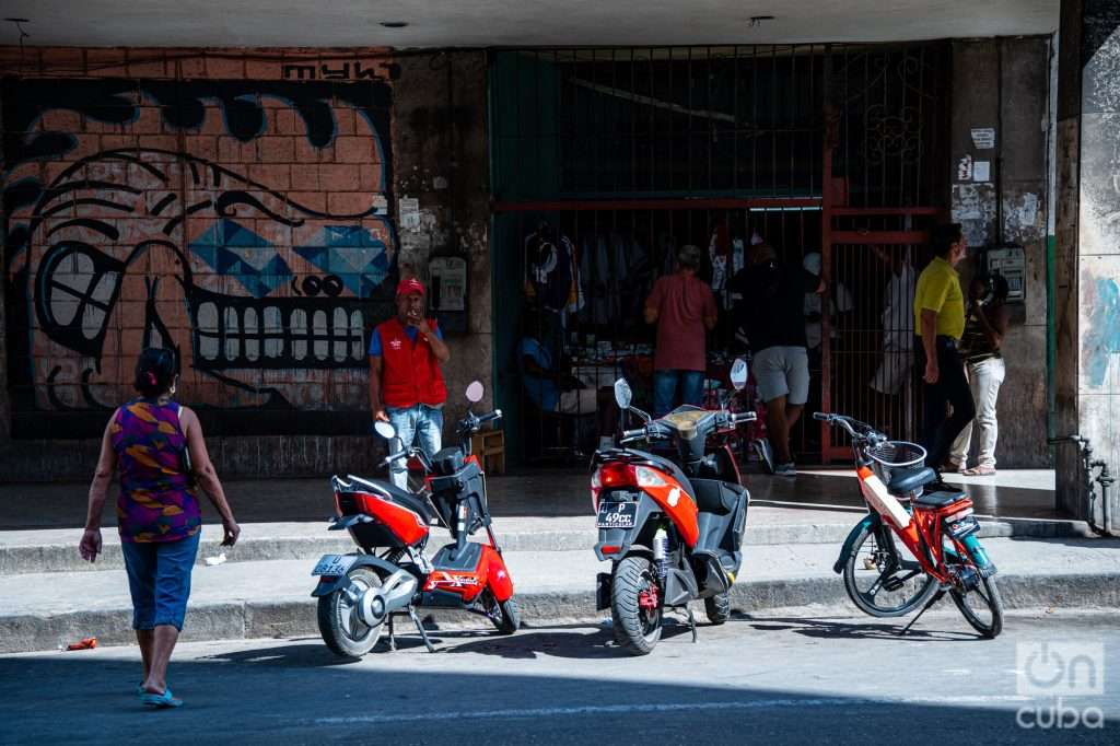 Los ciclomotores se han vuelto frecuentes. Foto: Jorge Ricardo.