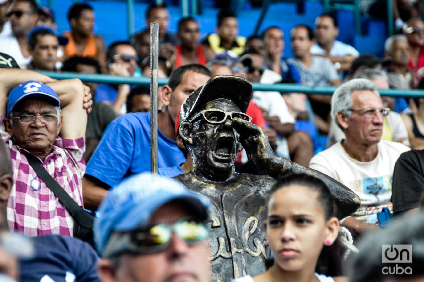 Escultura de Armandito el Tintorero, célebre animador de Industriales y aficionado ilustre de la pelota cubana. Foto: Kaloian / Archivo.