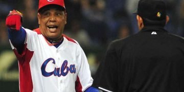 Víctor Mesa, un auténtico torbellino, aportaba mucha energía y le daba un sabor mucho más dinámico a la puesta en escena del equipo Cuba en el Clásico Mundial del 2013. Foto Ricardo López Hevia.