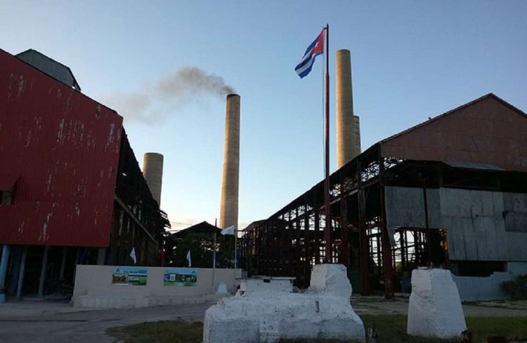 Vista del Central Azucarero, cuyo nombre es Empresa Agroindustrial Urbano Noris (EAUM). Foto: Flabio Gutiérrez Delgado/!Ahora!.