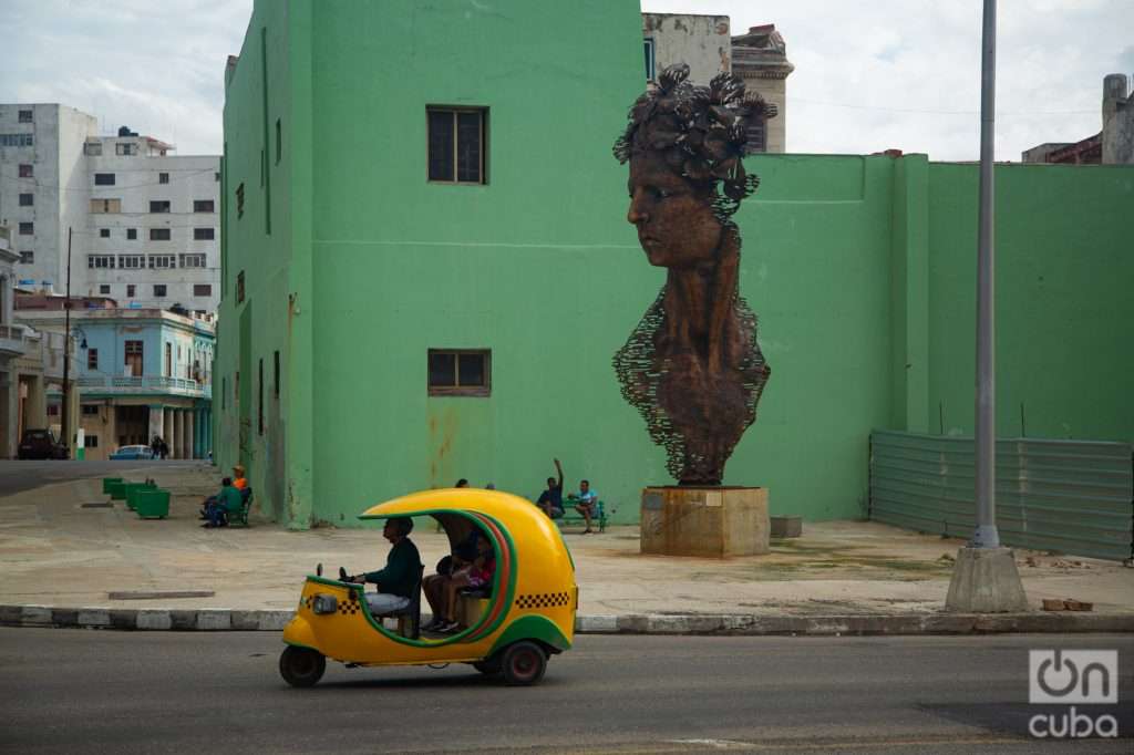 Cocotaxi en el Malecón. Foto: Jorge Ricardo.