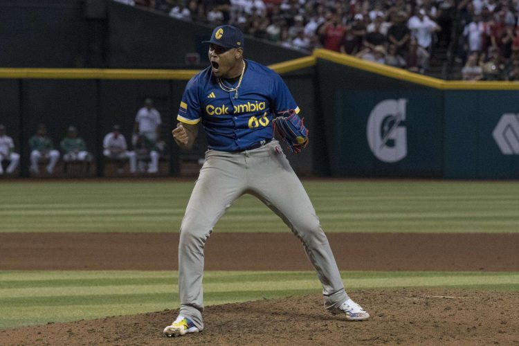 El colombiano Guillermo Zúñiga realizó un gran relevo contra México. Foto: Rick D'Elia/EFE.