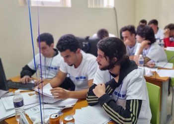 Estudiantes universitarios participantes en la Final Caribeña del Concurso Internacional de Programación (ICPC), en la Universidad de Ciencias Informáticas (UCI), en La Habana, el 18 de marzo de 2023. Foto: @universidad_uci / Twitter.