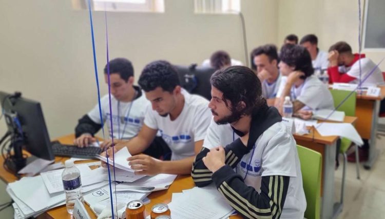 Estudiantes universitarios participantes en la Final Caribeña del Concurso Internacional de Programación (ICPC), en la Universidad de Ciencias Informáticas (UCI), en La Habana, el 18 de marzo de 2023. Foto: @universidad_uci / Twitter.